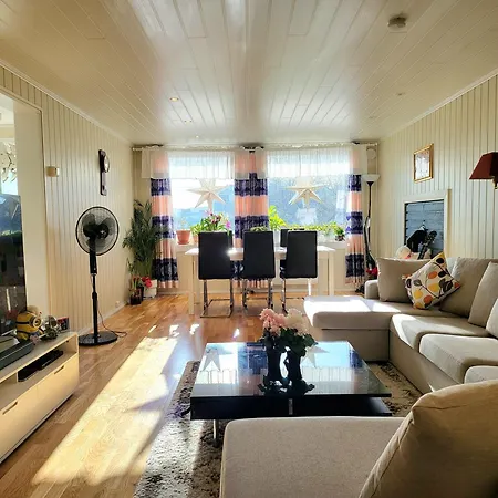 Spacious & Modern In With Free Parking *