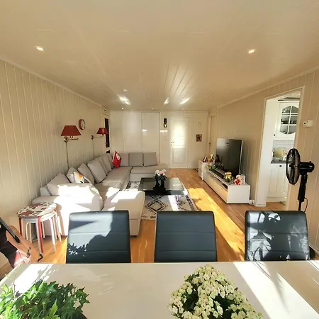 Spacious & Modern In With Free Parking Trondheim