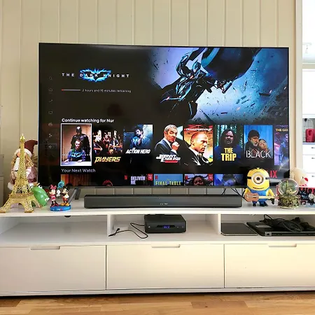 Apartment Spacious & Modern In With Free Parking *