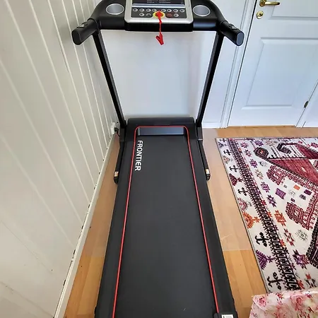 Spacious & Modern In With Free Parking *